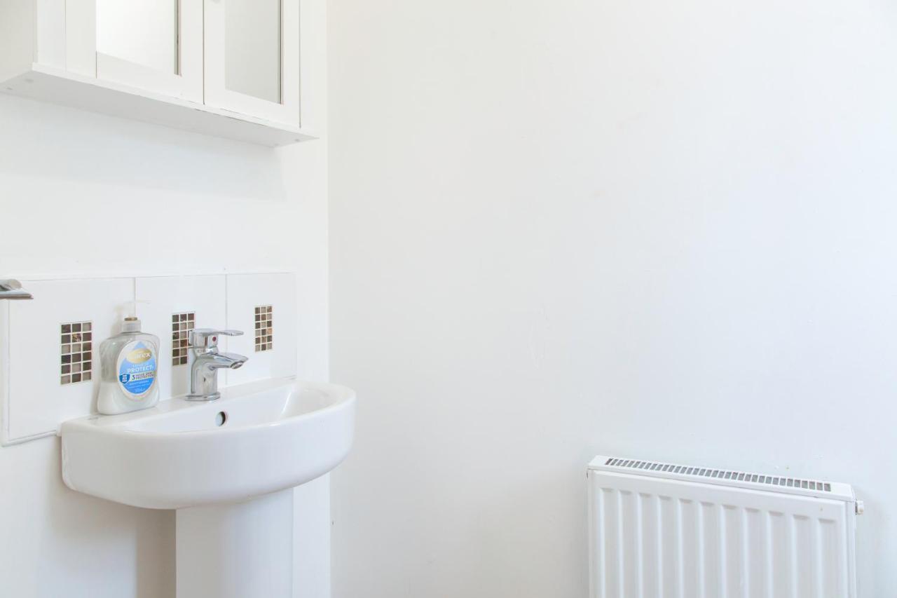 Cozy Townhouse In The Heart Of Greater Manchester Villa Kültér fotó