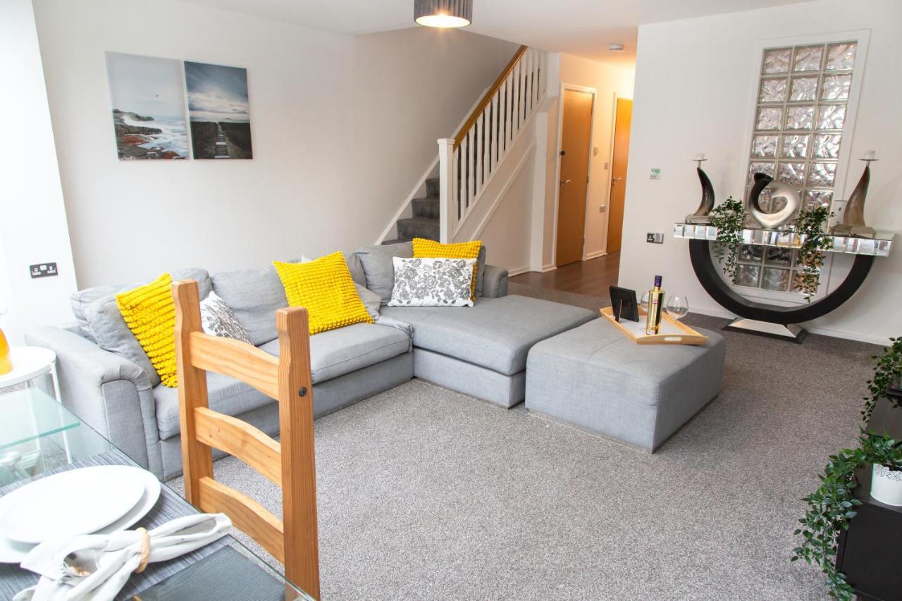 Cozy Townhouse In The Heart Of Greater Manchester Villa Kültér fotó