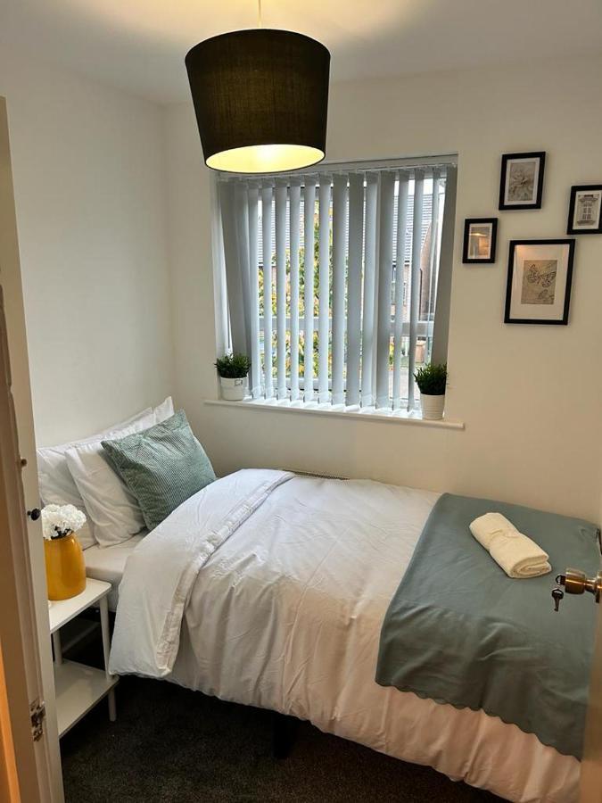 Cozy Townhouse In The Heart Of Greater Manchester Villa Kültér fotó