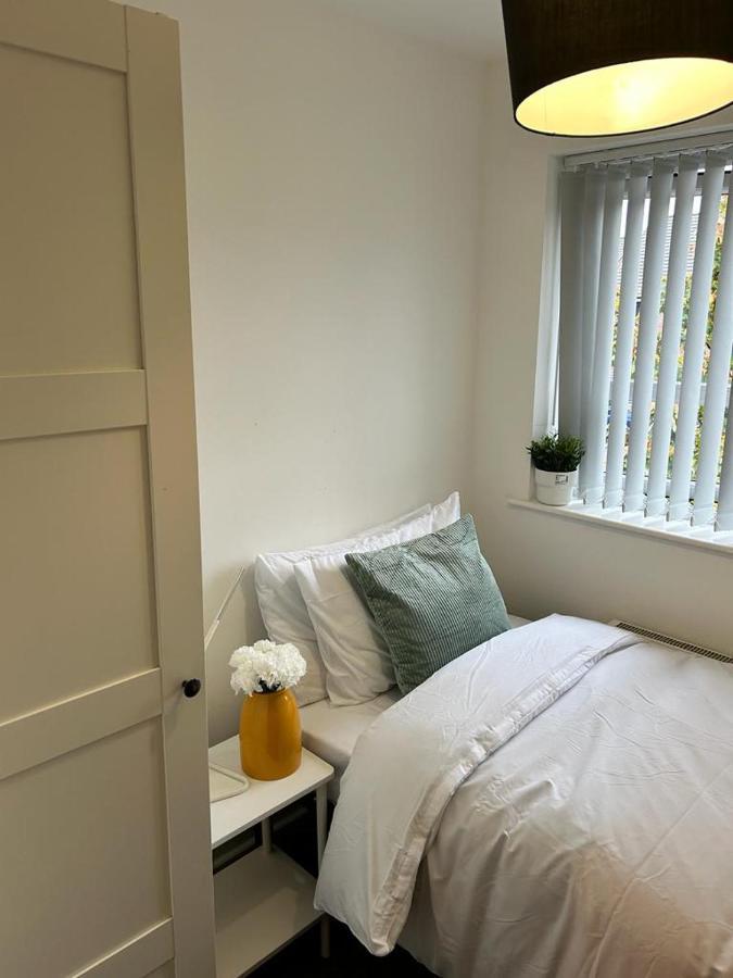 Cozy Townhouse In The Heart Of Greater Manchester Villa Kültér fotó
