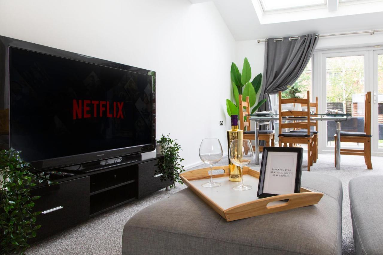 Cozy Townhouse In The Heart Of Greater Manchester Villa Kültér fotó