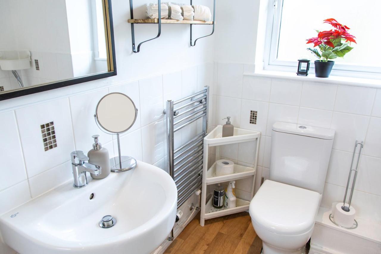 Cozy Townhouse In The Heart Of Greater Manchester Villa Kültér fotó