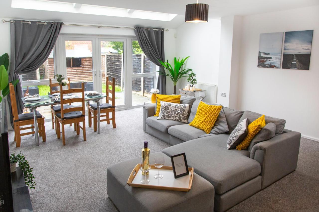 Cozy Townhouse In The Heart Of Greater Manchester Villa Kültér fotó