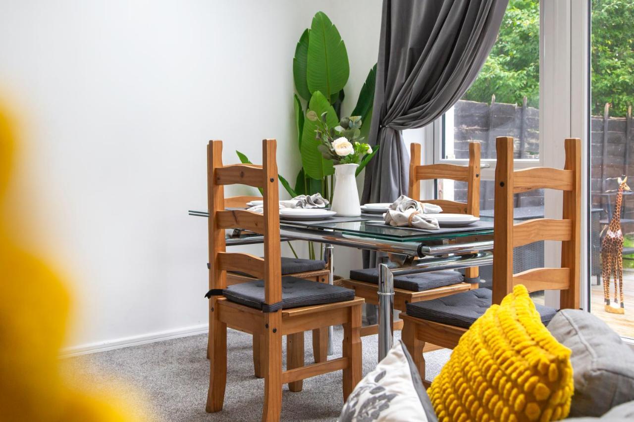 Cozy Townhouse In The Heart Of Greater Manchester Villa Kültér fotó