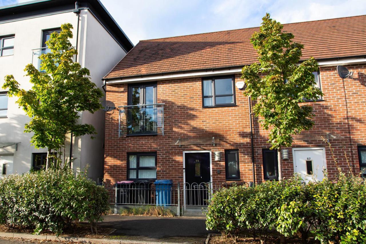Cozy Townhouse In The Heart Of Greater Manchester Villa Kültér fotó
