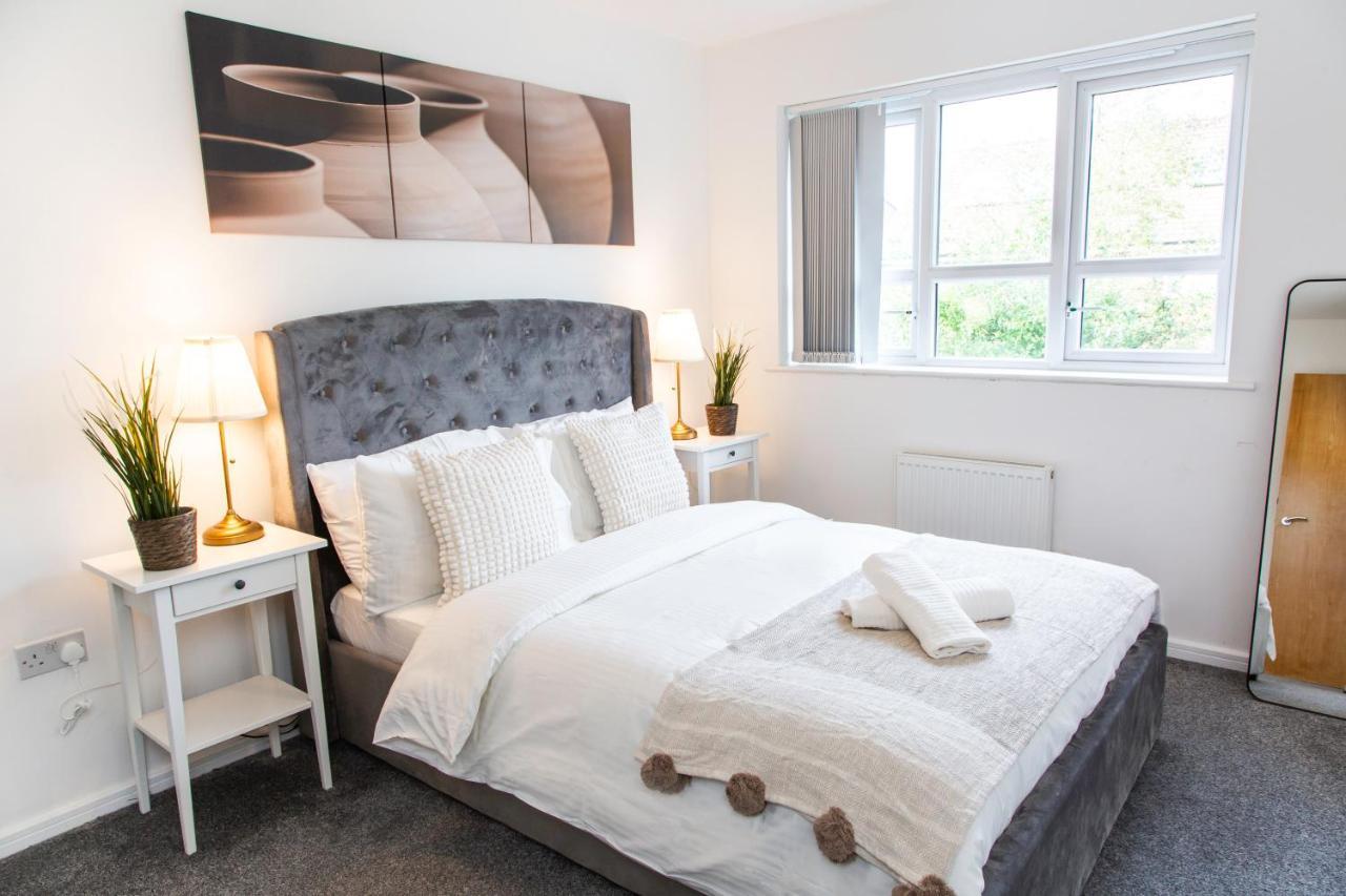 Cozy Townhouse In The Heart Of Greater Manchester Villa Kültér fotó