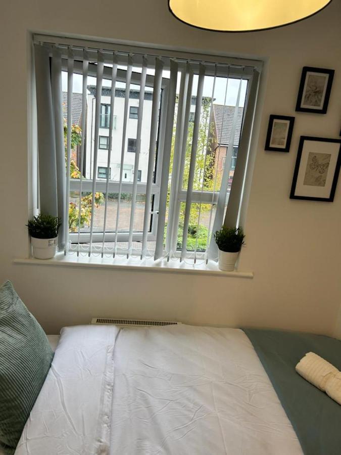 Cozy Townhouse In The Heart Of Greater Manchester Villa Kültér fotó
