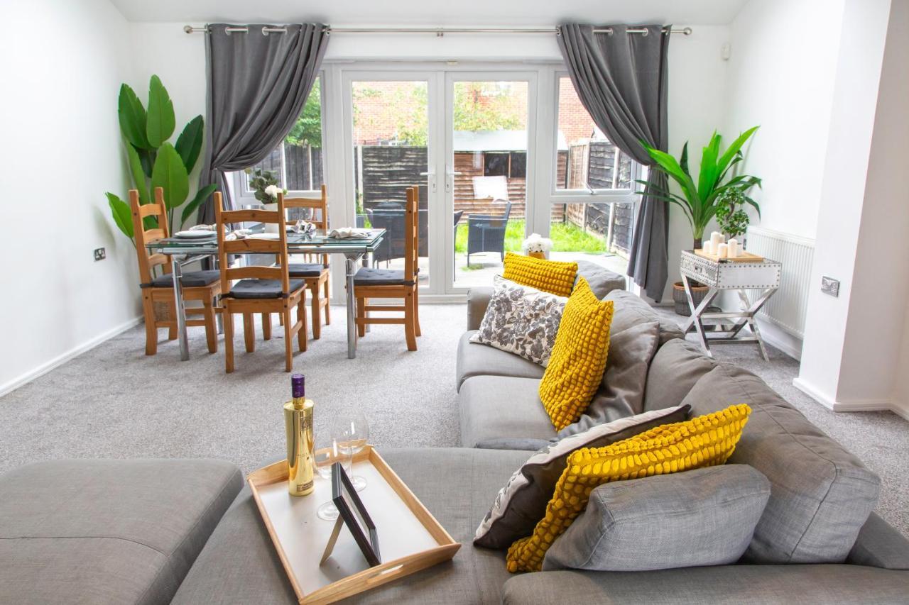 Cozy Townhouse In The Heart Of Greater Manchester Villa Kültér fotó