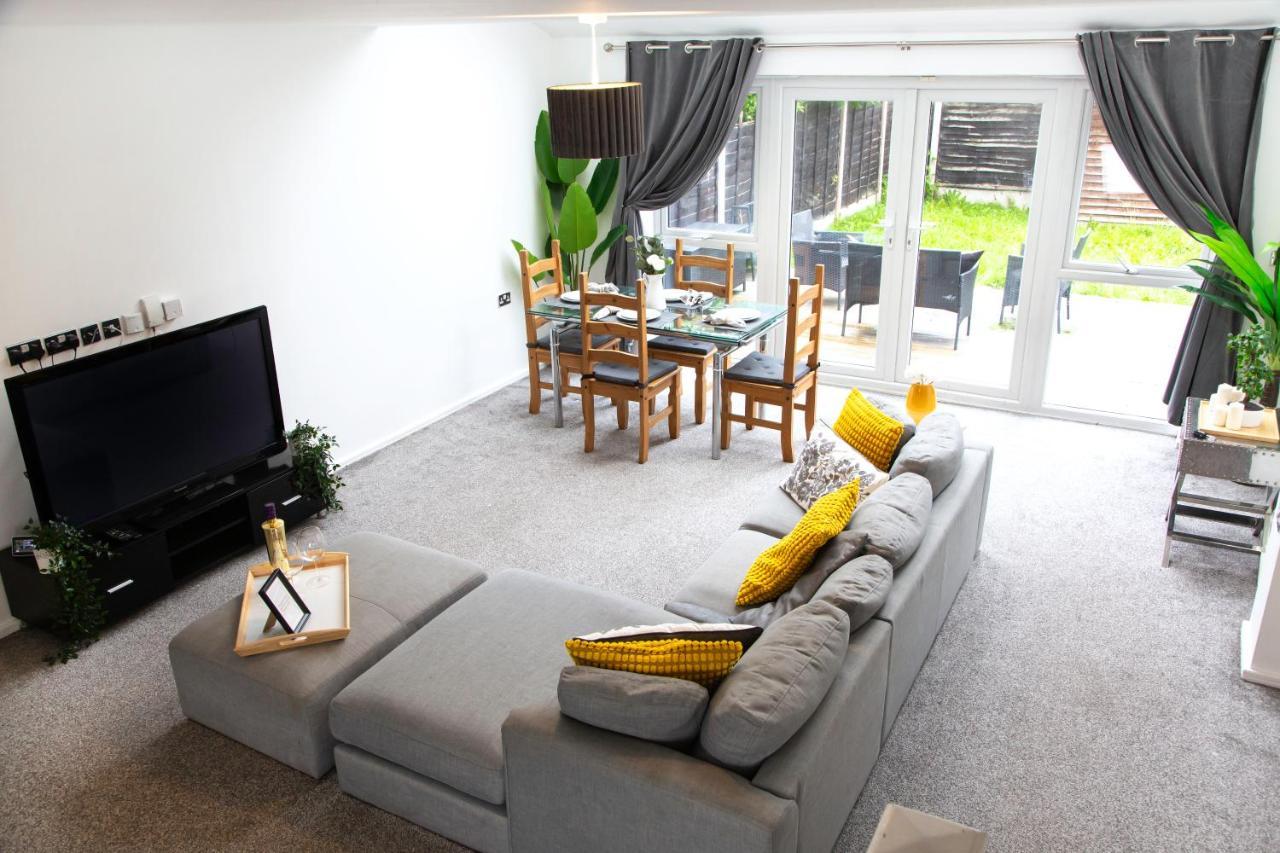 Cozy Townhouse In The Heart Of Greater Manchester Villa Kültér fotó