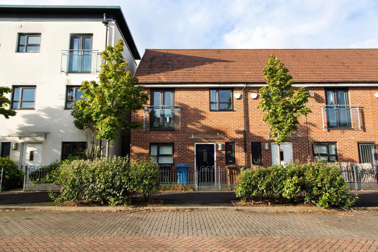 Cozy Townhouse In The Heart Of Greater Manchester Villa Kültér fotó